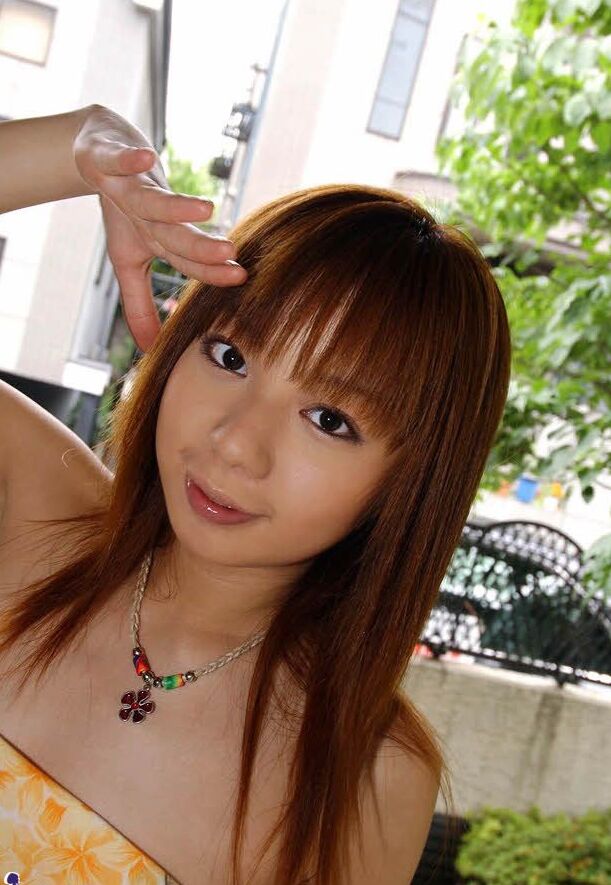 16P Sexy japanisches Babe genießt es, zu modeln und ihre haarige Muschi zur Schau zu stellen