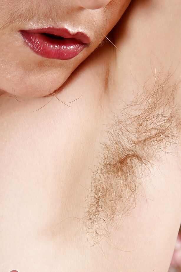 16P Hirsute housewife Tink flashing pubic hairs creeping from under panties