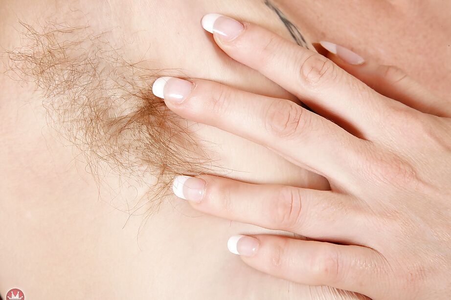 16P Hirsute housewife Tink flashing pubic hairs creeping from under panties