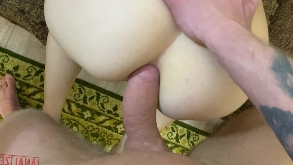12P Chica rubia recibe la polla de su novio por el ojete después de chuparla
