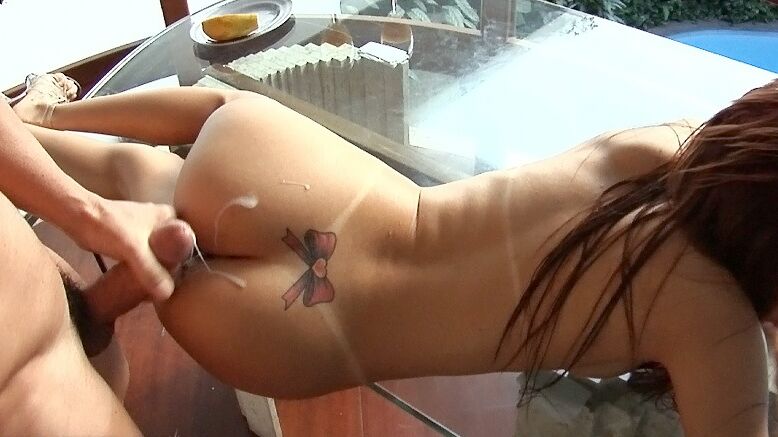 16P Latina spinner monta una polla antes de que le corran esperma en su culo sexy