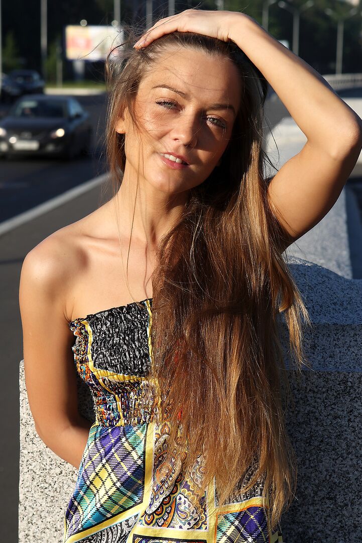 12P Long haired girl exposes her boobs and snatch while in a public park