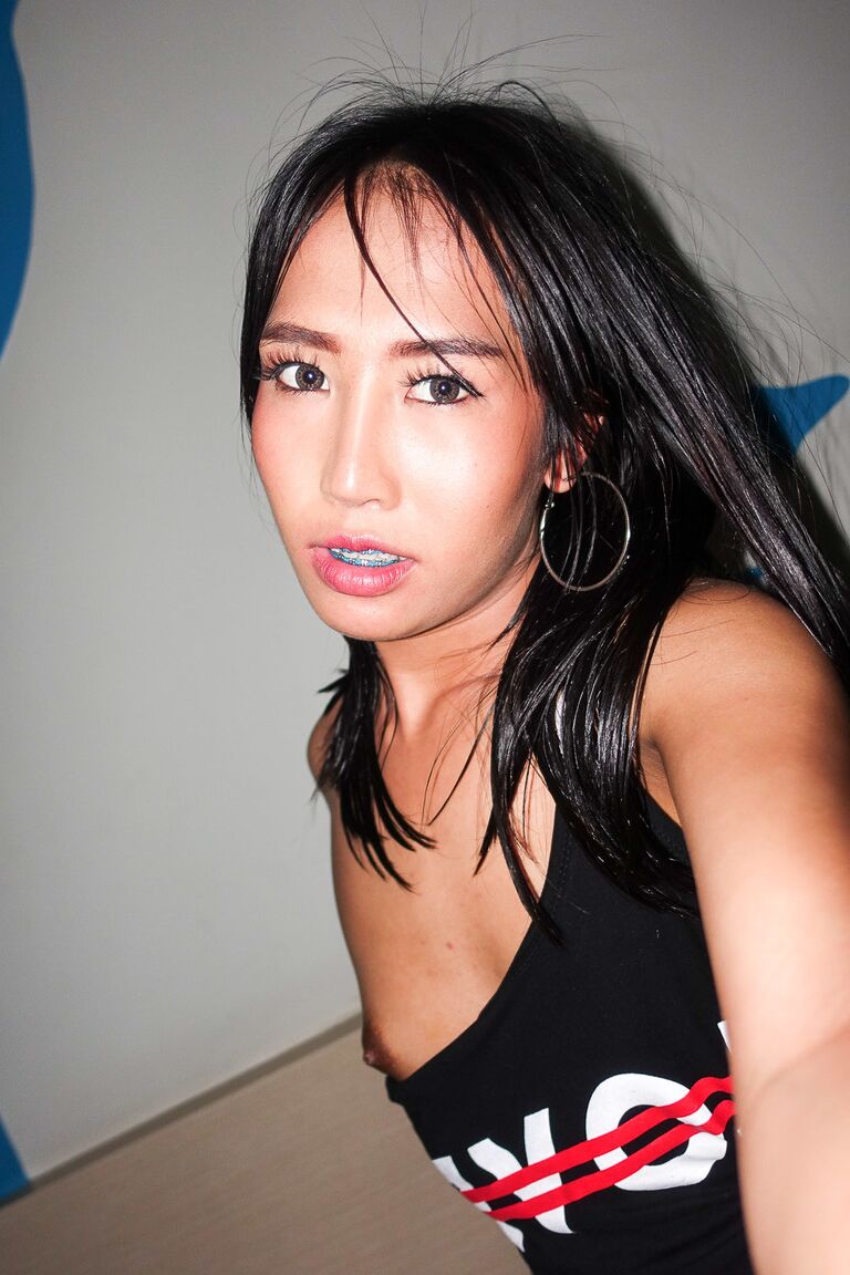 18P Petite travesti de cabelo preto Asiáticos Meme