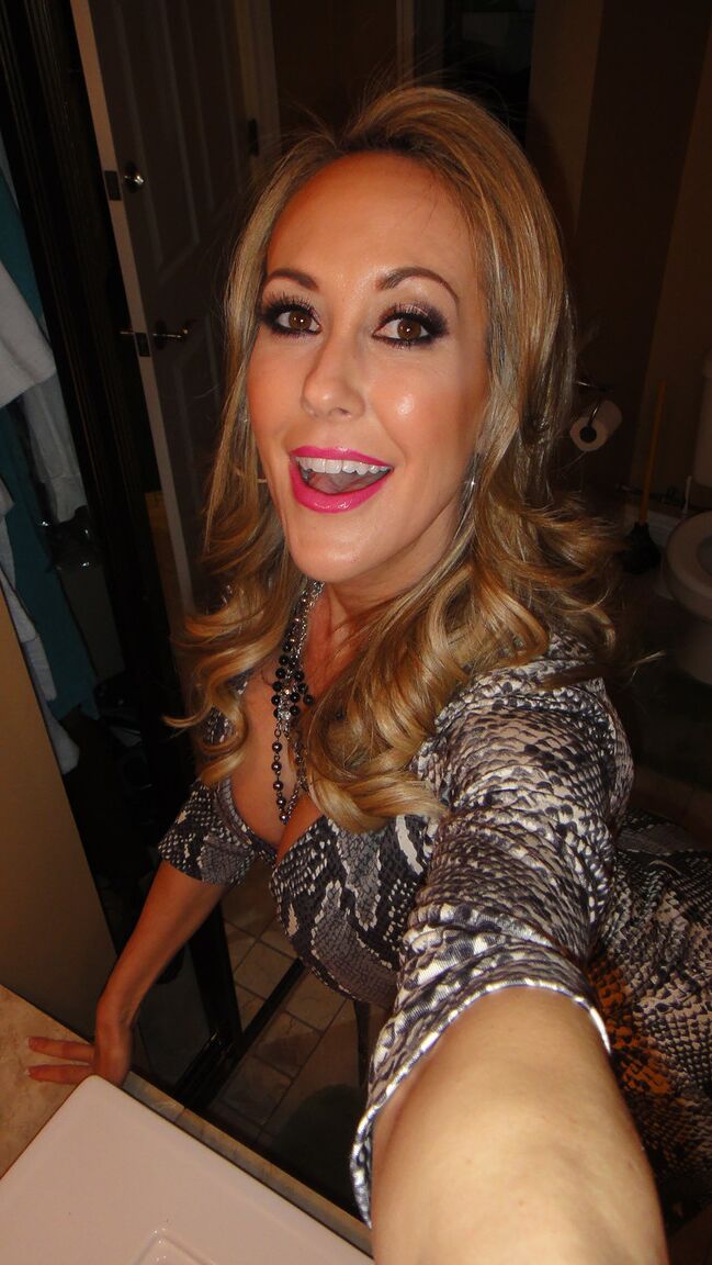 17P Feliz MILF Brandi Love piscando bunda gostosa