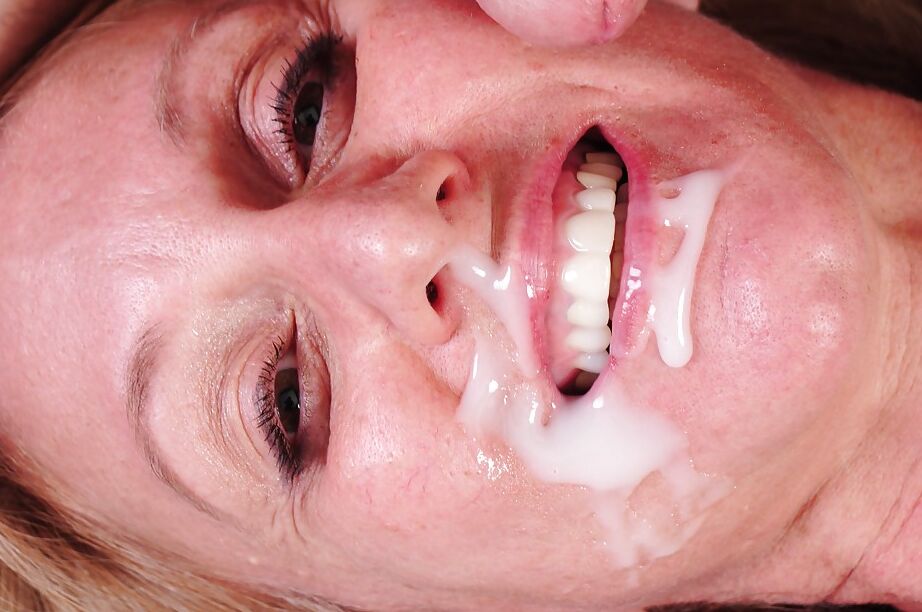 16P Mamá madura rubia hace una cubana desagradable con sus grandes tetas y su lengua