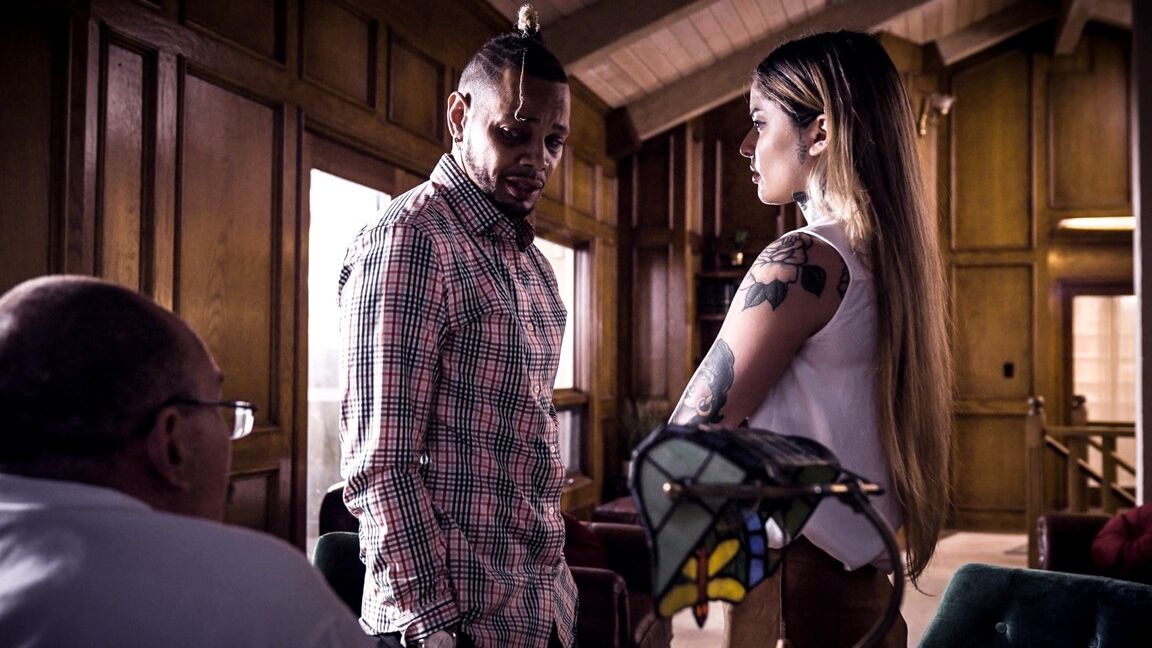 15P L'adolescente tatouée Vanessa Vega a des relations sexuelles avec un garçon noir devant son médecin
