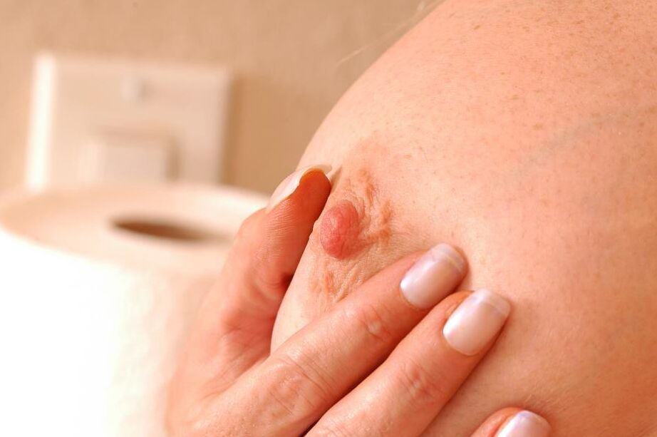 16P La madura tetona Sugar muestra sus enormes tetas en la cocina