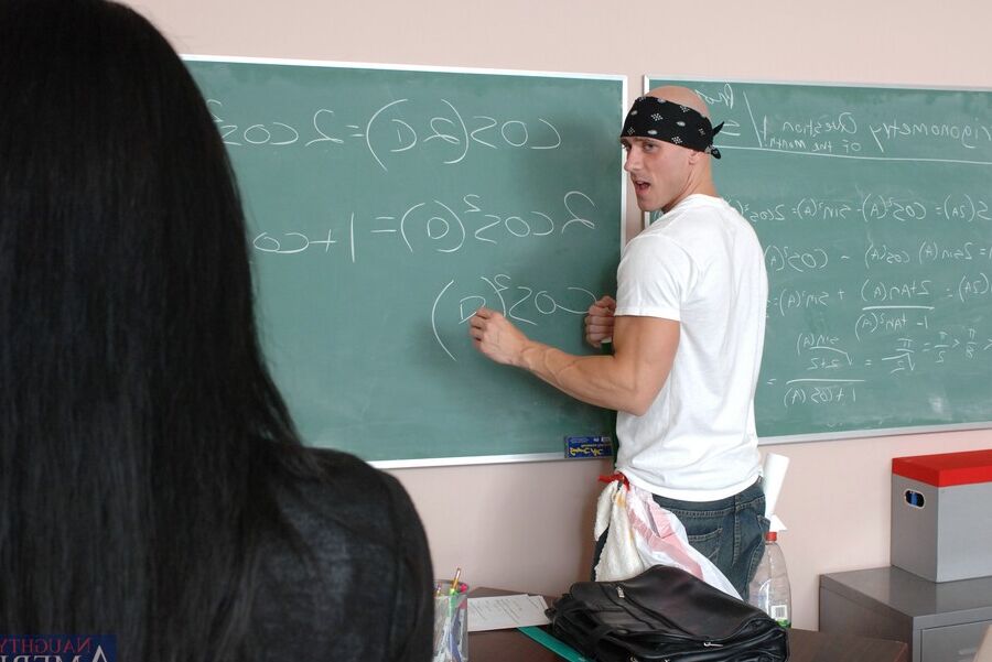 16P Profesora sensual con gafas India Summer recibe una polla larga por el culo