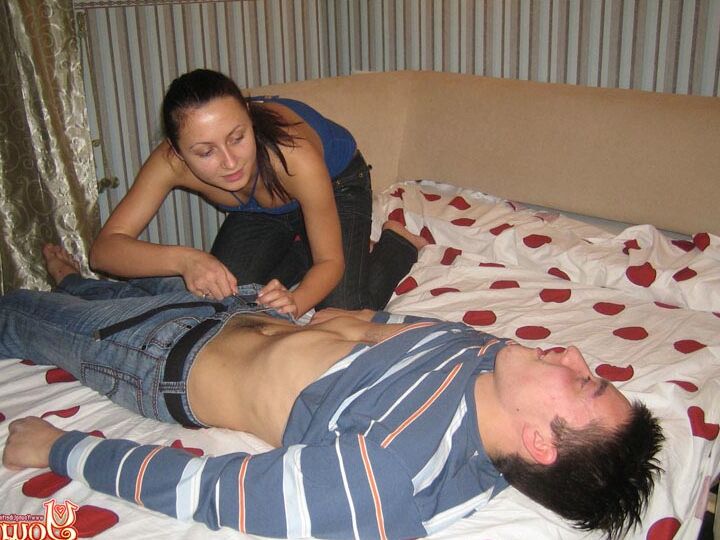 16P Teen amateur seduces a boy on a pull out sofa while sporting a ponytail