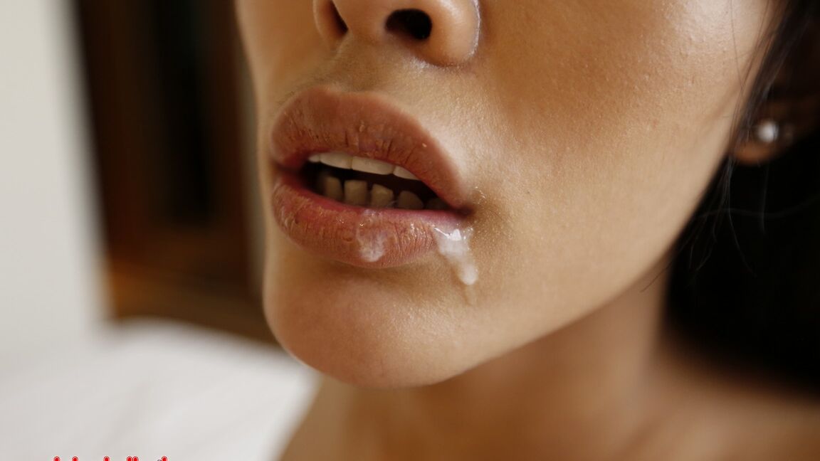 12P Ladyboy tailandesa tetona de 20 años chupa una gran polla de turista blanco
