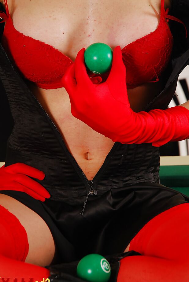 16P Loira travesti solo Laviny Albuquerque se masturbando pau comprido para gozada