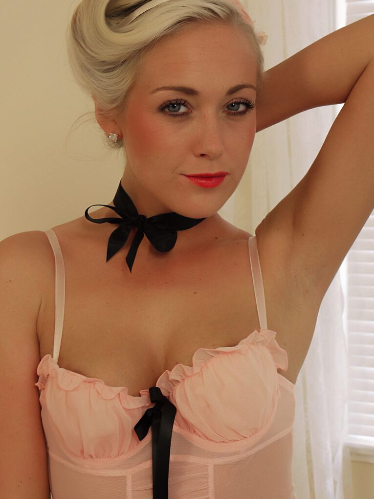 17P Blond pinup girl Sammie Pennington removes RHT nylons to pose in silk panties