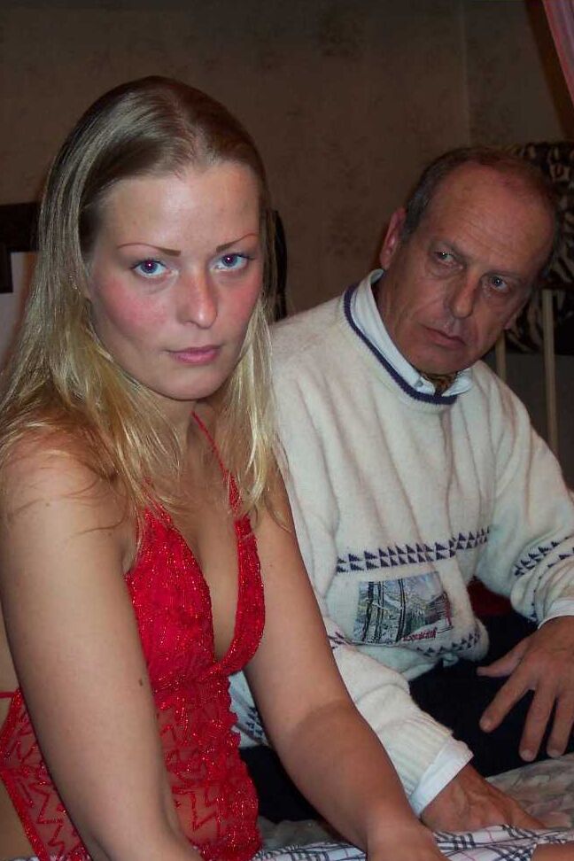 12P Young amateur Zafira bends over a bed to get dicked by an old guy
