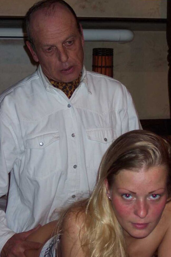 12P Young amateur Zafira bends over a bed to get dicked by an old guy