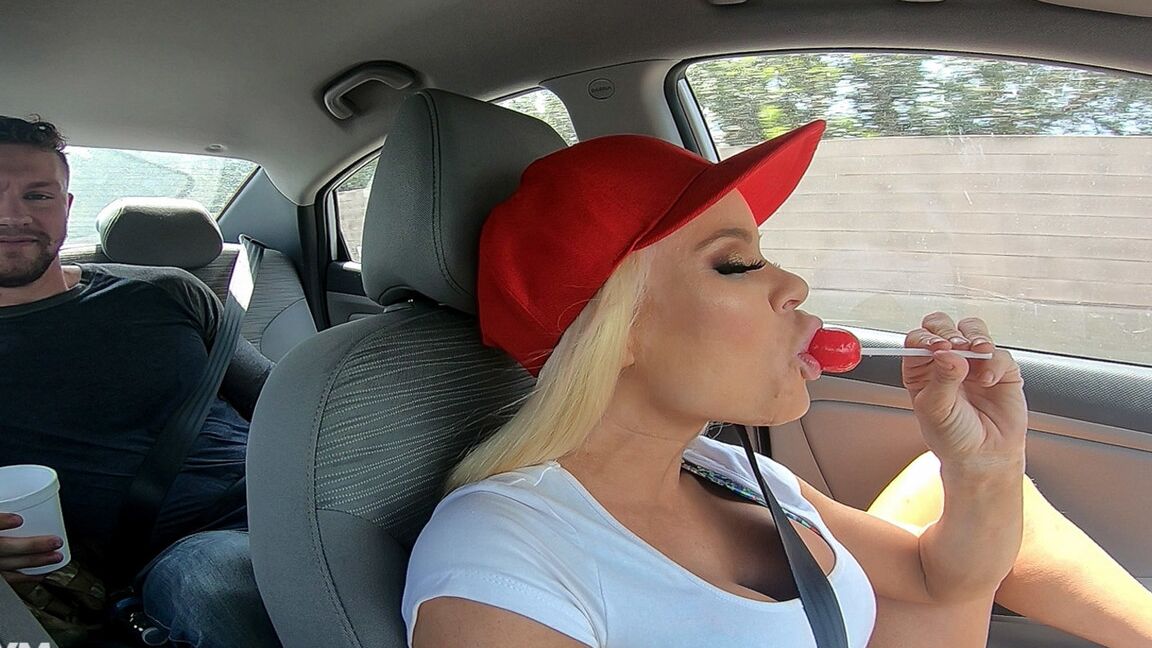 21P Bootylicious loira Nikki Delano recebe seu fragmento de conversa e peitos fodidos