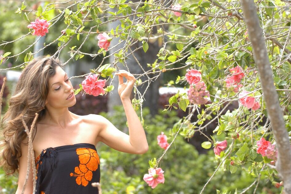 21P Glamour gata Isabella exibindo seus belos seios