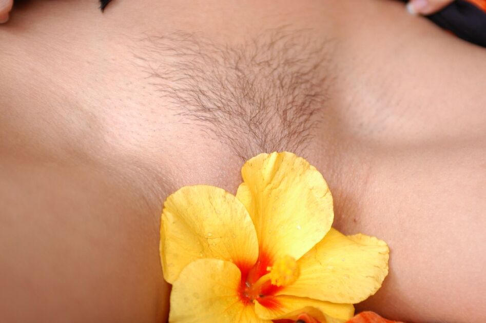 21P Glamour gata Isabella exibindo seus belos seios