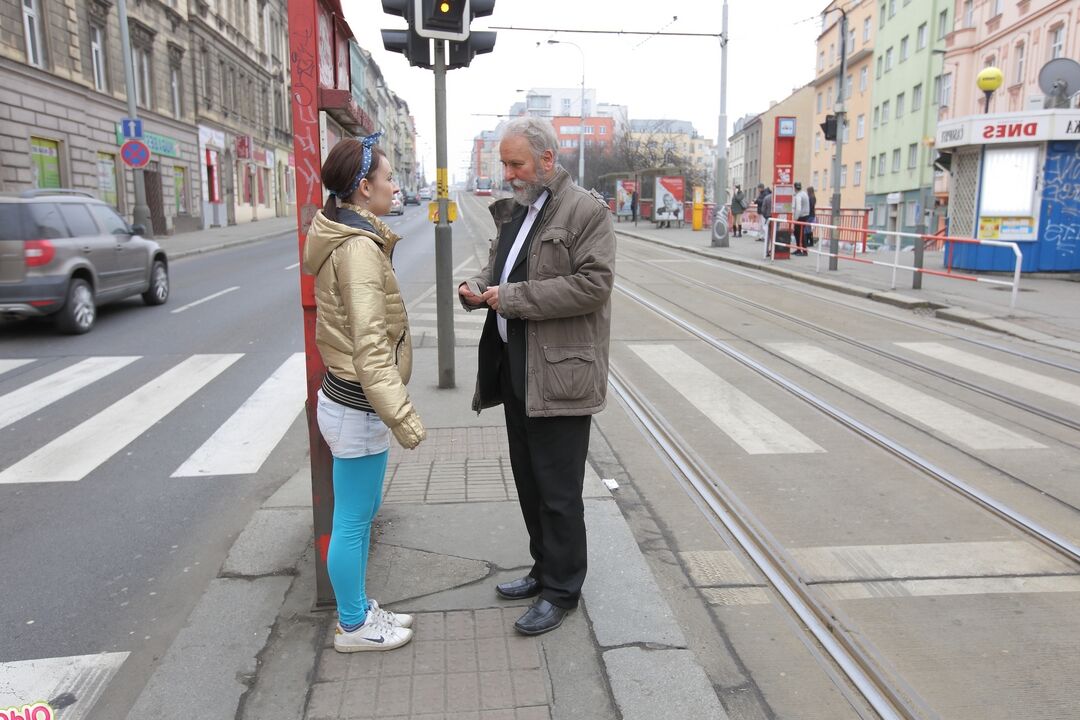 21P Young nympho Lenka gets her twat stuffed by a grey haired guy on a bed