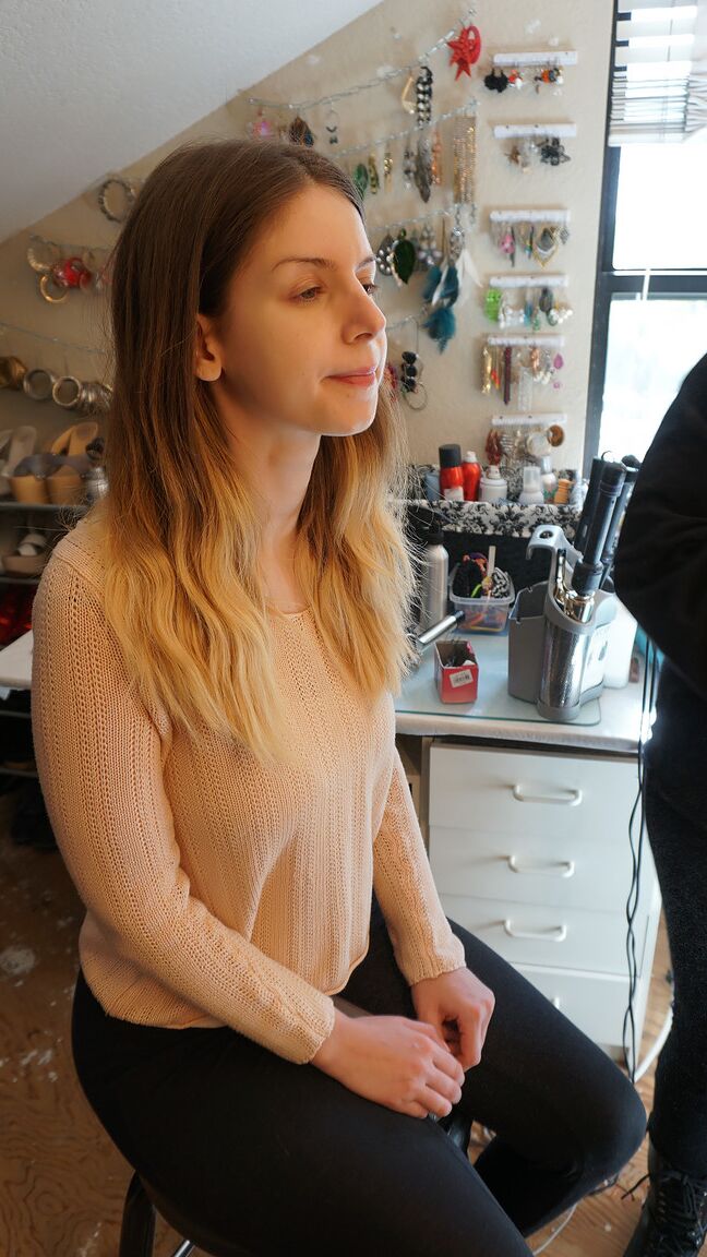 17P Petite adolescente Stella Cox mostra seios naturais