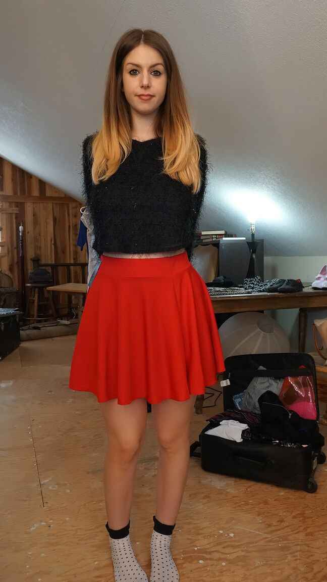17P Petite adolescente Stella Cox mostra seios naturais