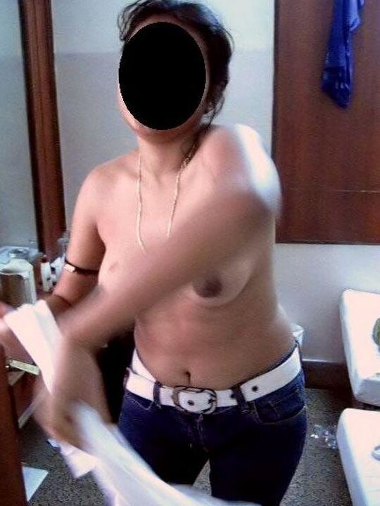10P Indian amateur has her face blacked out while showing her natural tits