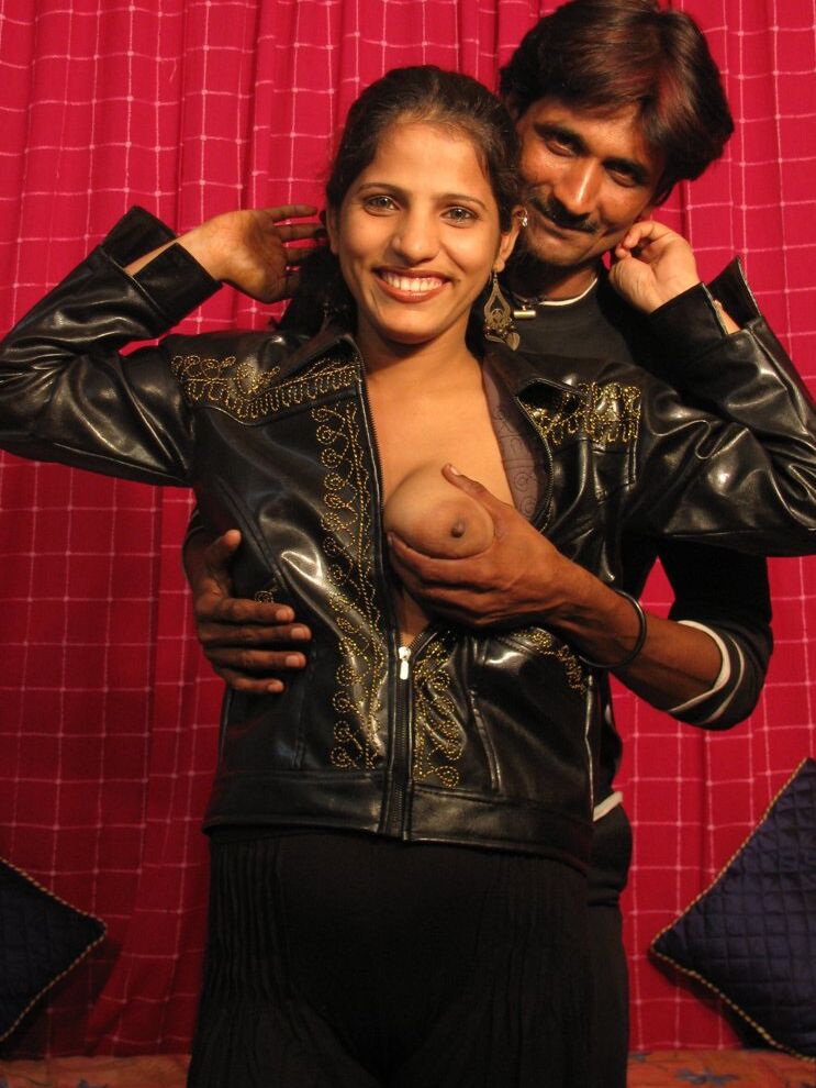 15P Indian Sex Lounge Casal gostoso pronto para foder