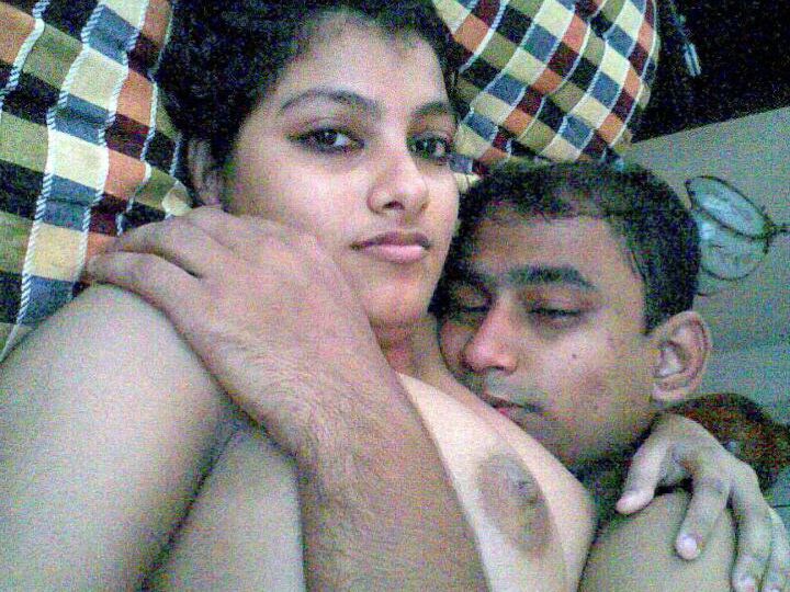10P Mulher indiana peituda se junta ao amigo para as preliminares na cama