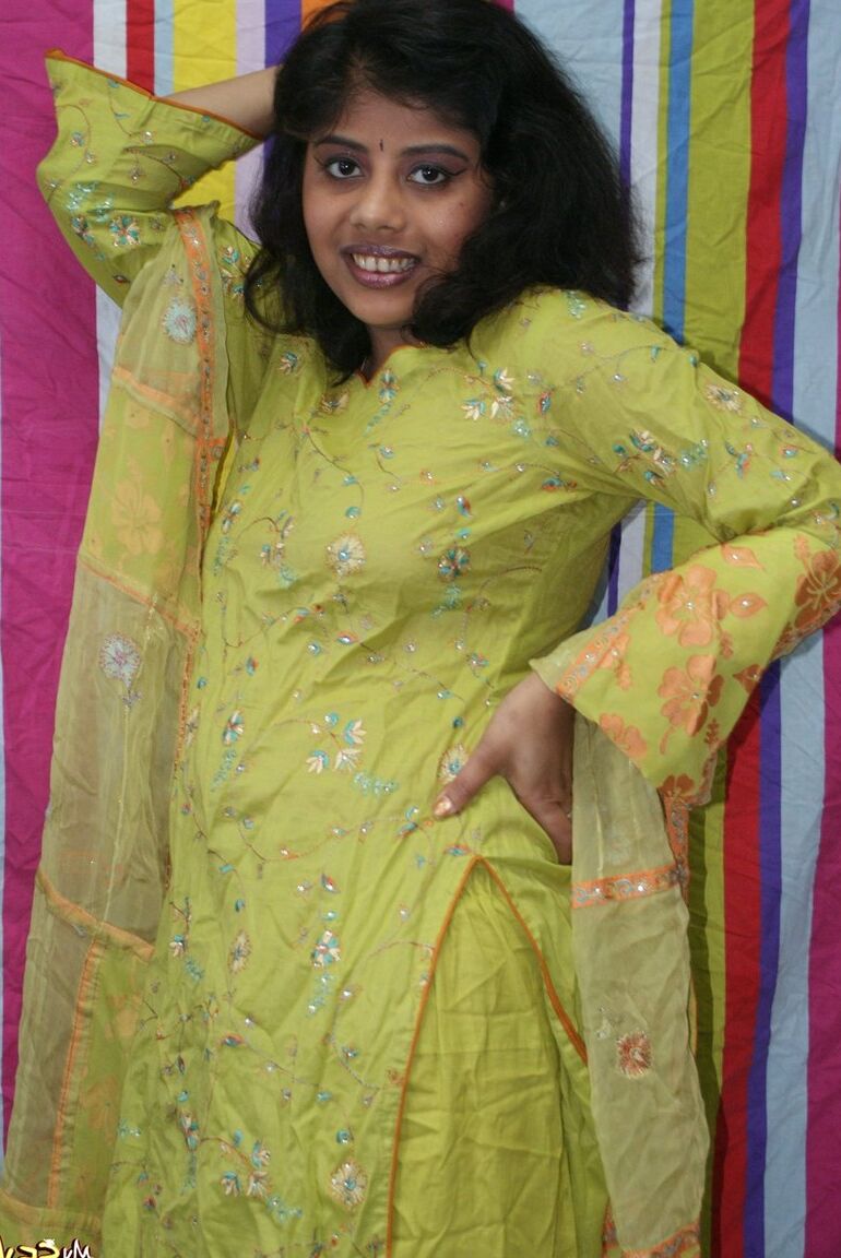 15P My Sexy Rupali rupali em terno shalwar verde