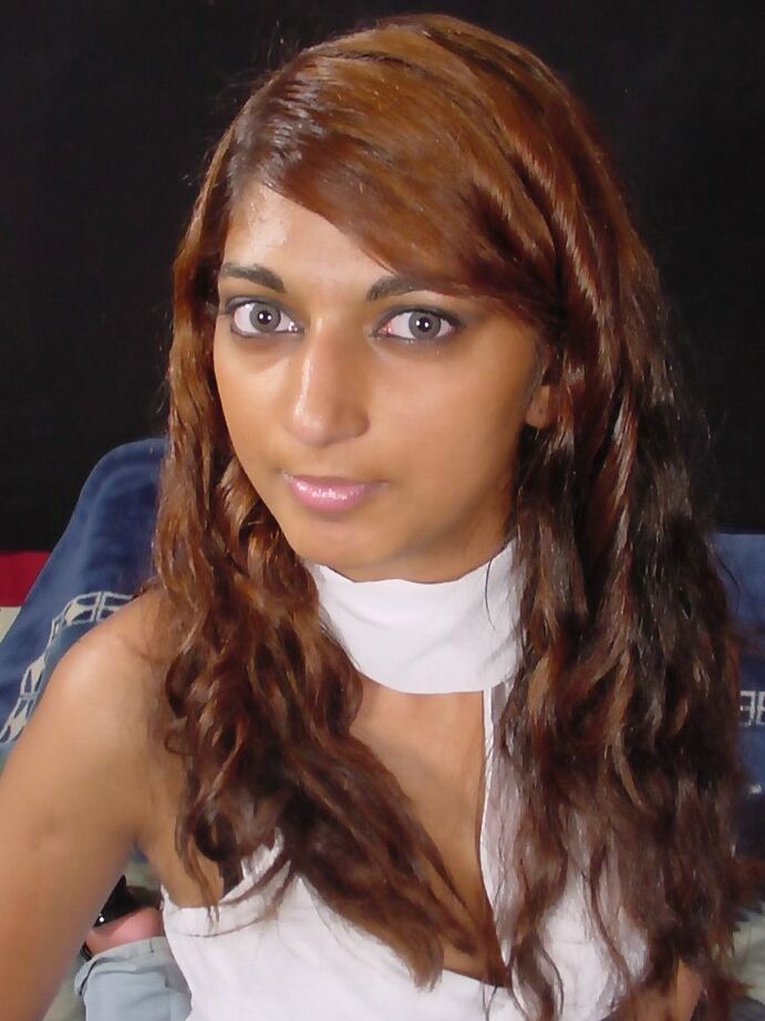 15P Indian Butt Magic Hermosa joven desi se desnuda