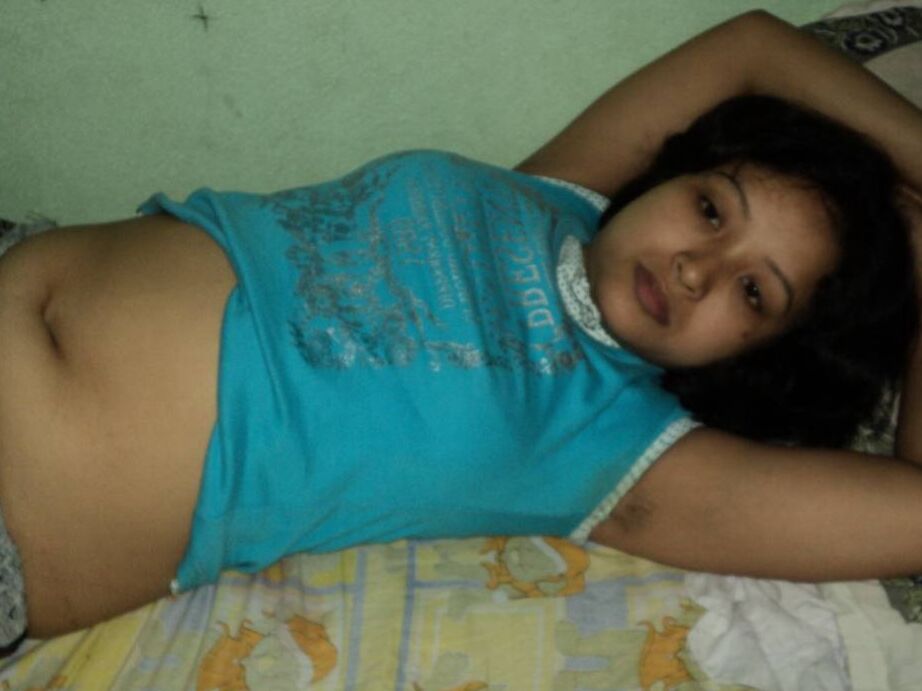 15P Padma, esposa indiana recém-casada, se exibindo