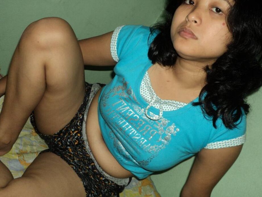 15P Padma, esposa indiana recém-casada, se exibindo