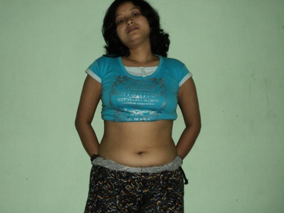 15P Padma, esposa indiana recém-casada, se exibindo