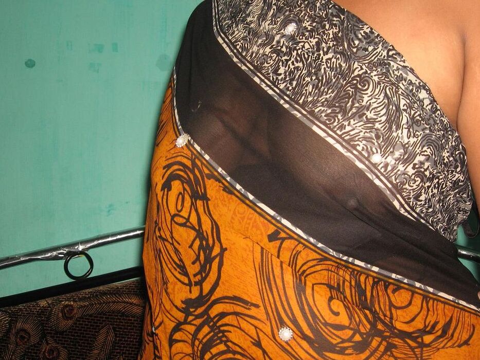 10P Dona de casa indiana madura se despindo