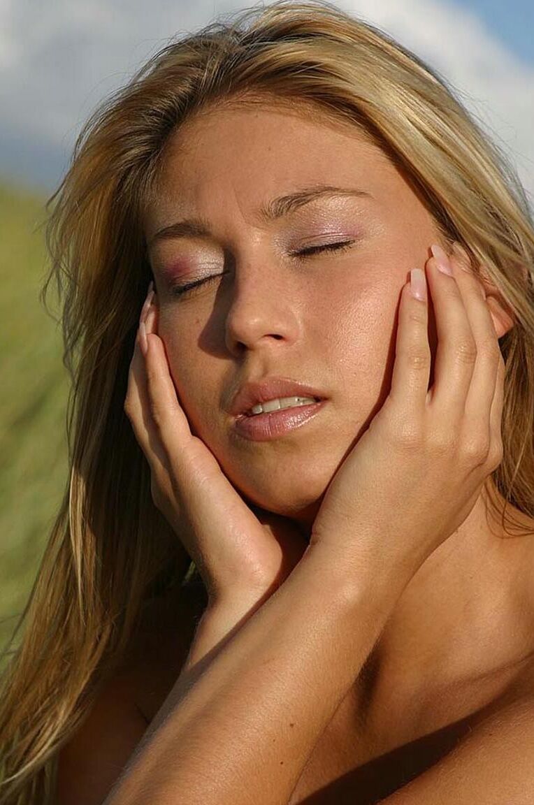 21P Hungarian Honeys Lucie Haluzikova