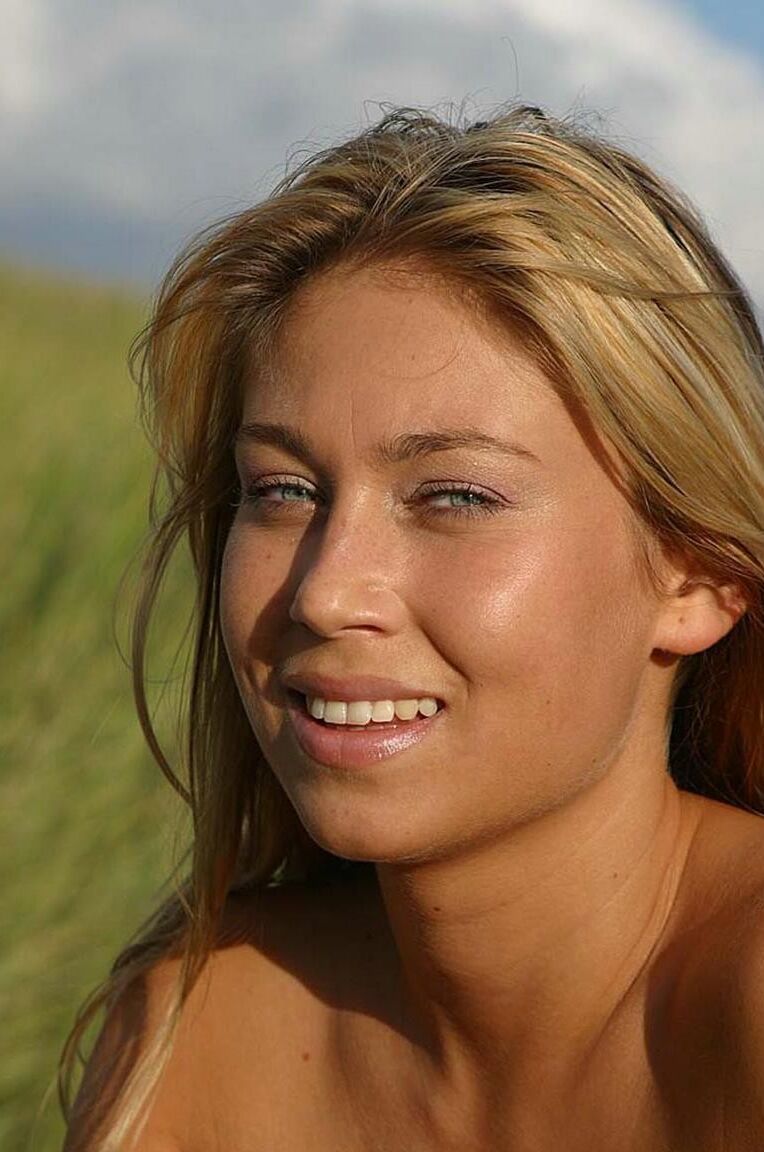 21P Hungarian Honeys Lucie Haluzikova