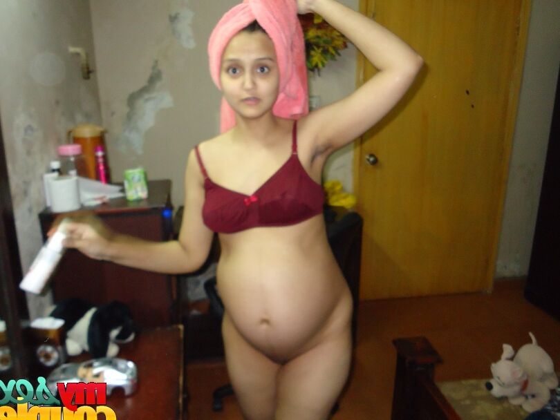 12P Sonia comes out naked from shower captured by sunny