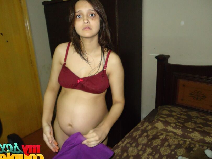 12P Sonia comes out naked from shower captured by sunny
