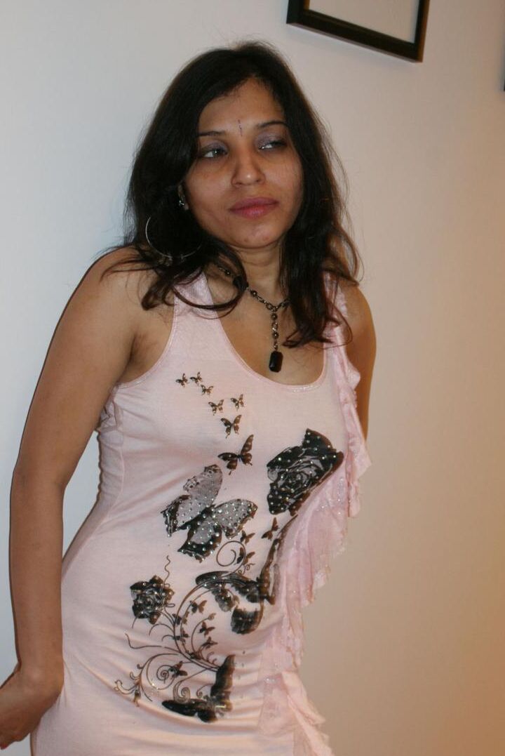 12P Kavya showing off in members gifted pink top