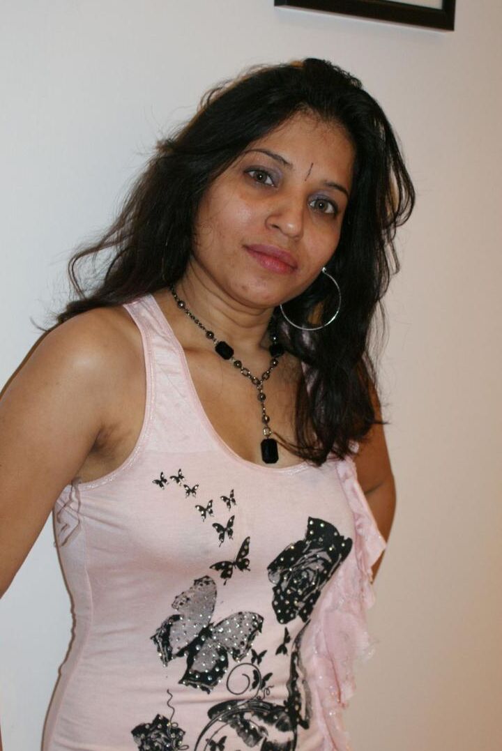 12P Kavya showing off in members gifted pink top