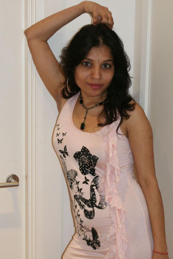 12P Kavya showing off in members gifted pink top