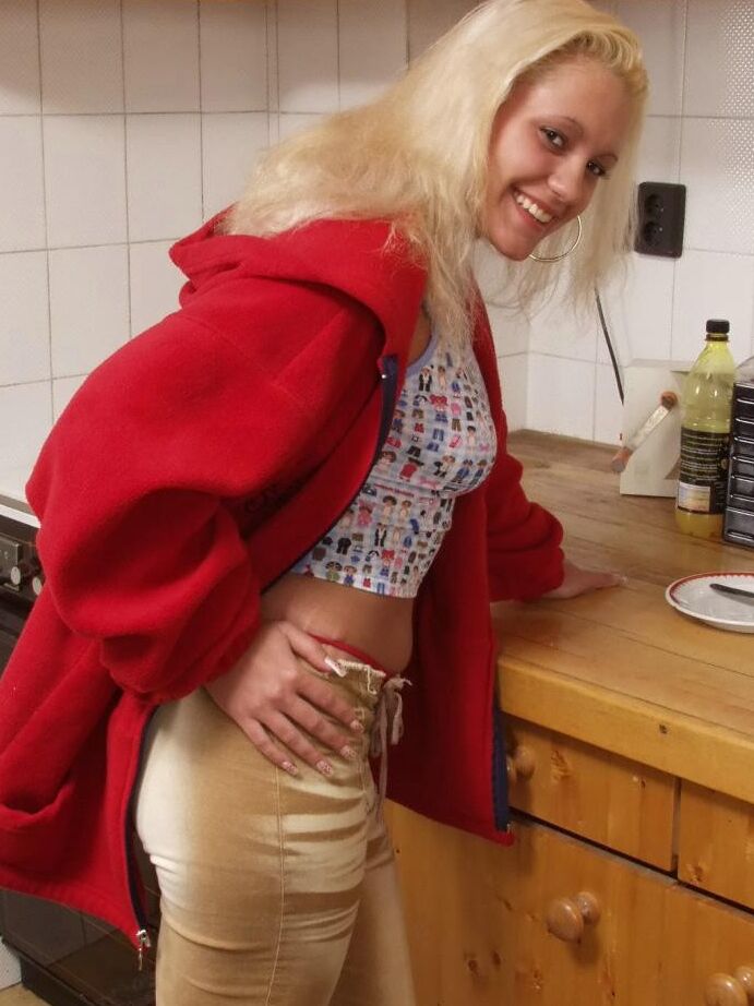 21P Hungarian Honeys Sofia Lynn