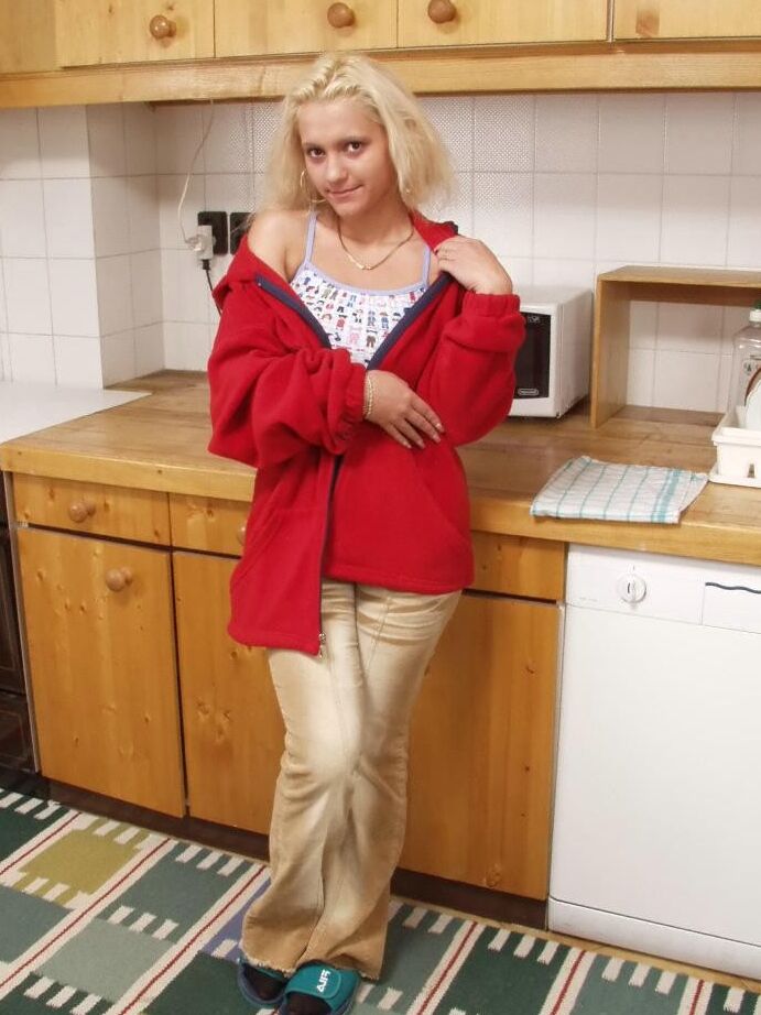 21P Hungarian Honeys Sofia Lynn