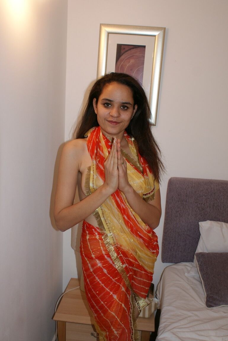 11P Unwrap seductive beauty jasmine mathur for your pleasure