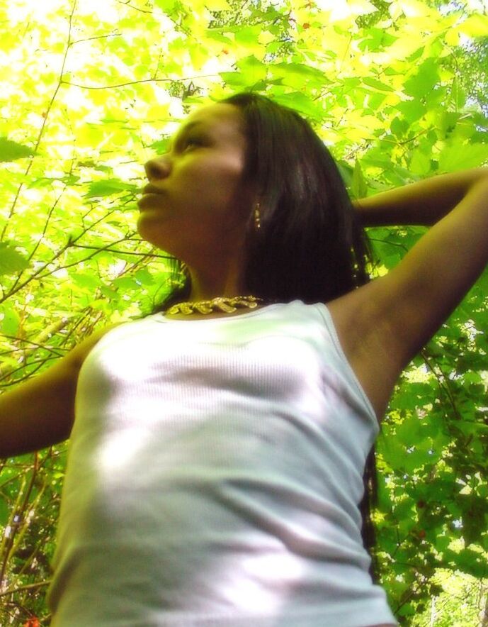 18P Platinum Indiano Adolescente na natureza tira
