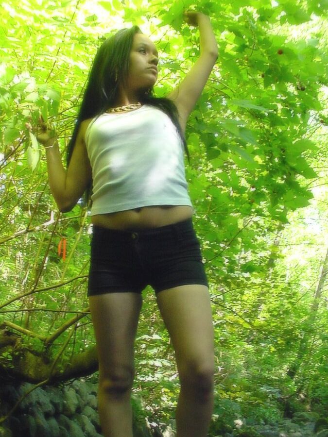 18P Platinum Indiano Adolescente na natureza tira