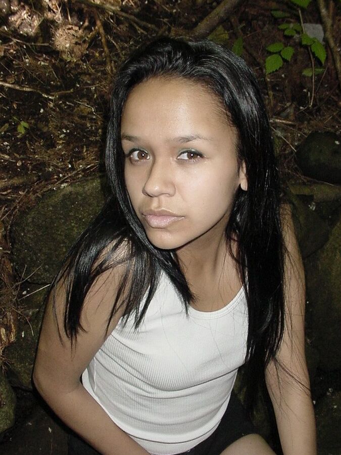 18P Platinum Indiano Adolescente na natureza tira