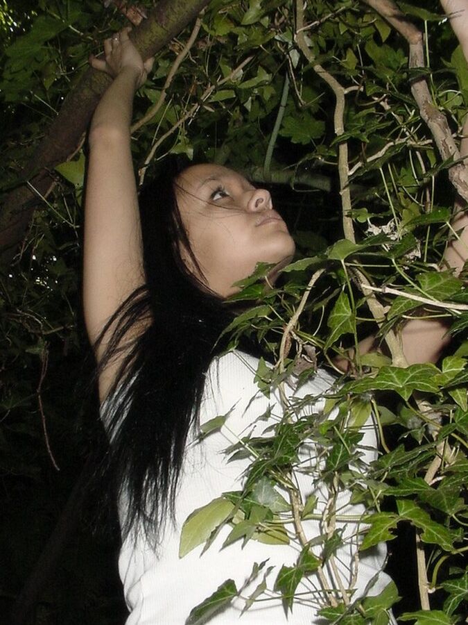 18P Platinum Indiano Adolescente na natureza tira