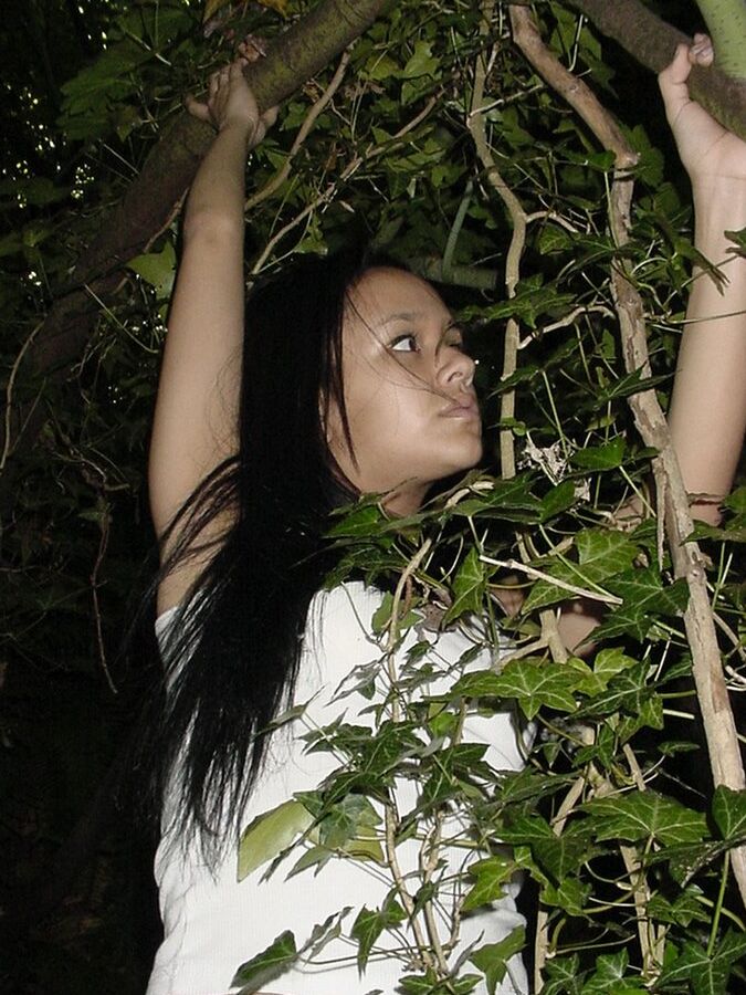 18P Platinum Indiano Adolescente na natureza tira