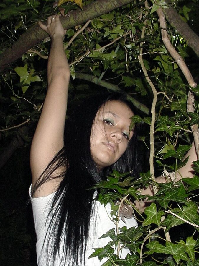 18P Platinum Indiano Adolescente na natureza tira
