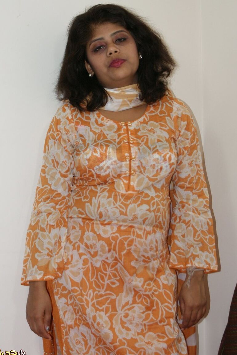15P Rupali ek hindustani kuri em trajes indianos tradicionais